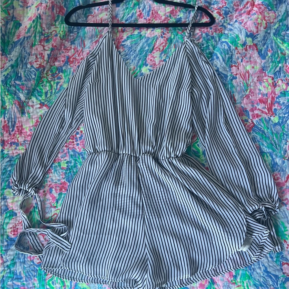 Striped Romper w Open Sleeves